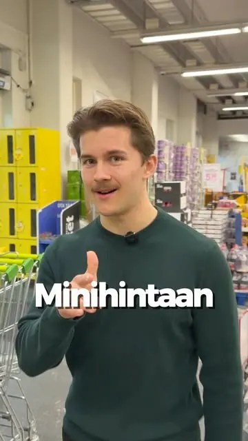 Minihinnan työntekijä esittelee tarjouksia